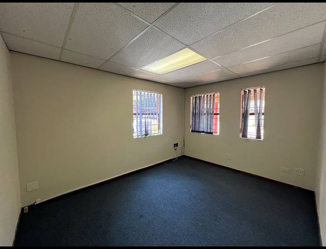 192M² BUSINESS TO LET IN WELTEVREDEN PARK
